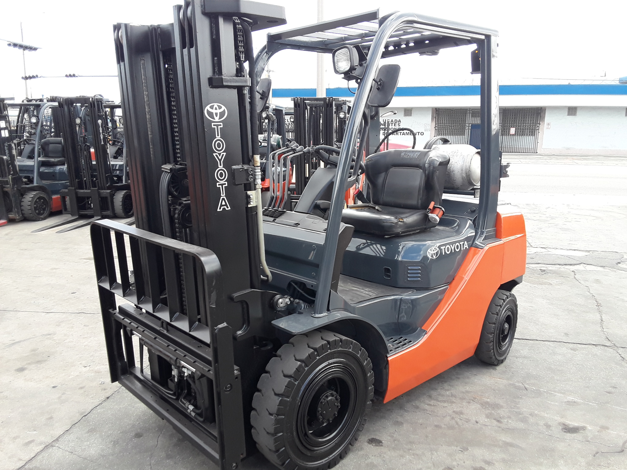 10000 lb forklift rental 10k toyota 8fd50u
