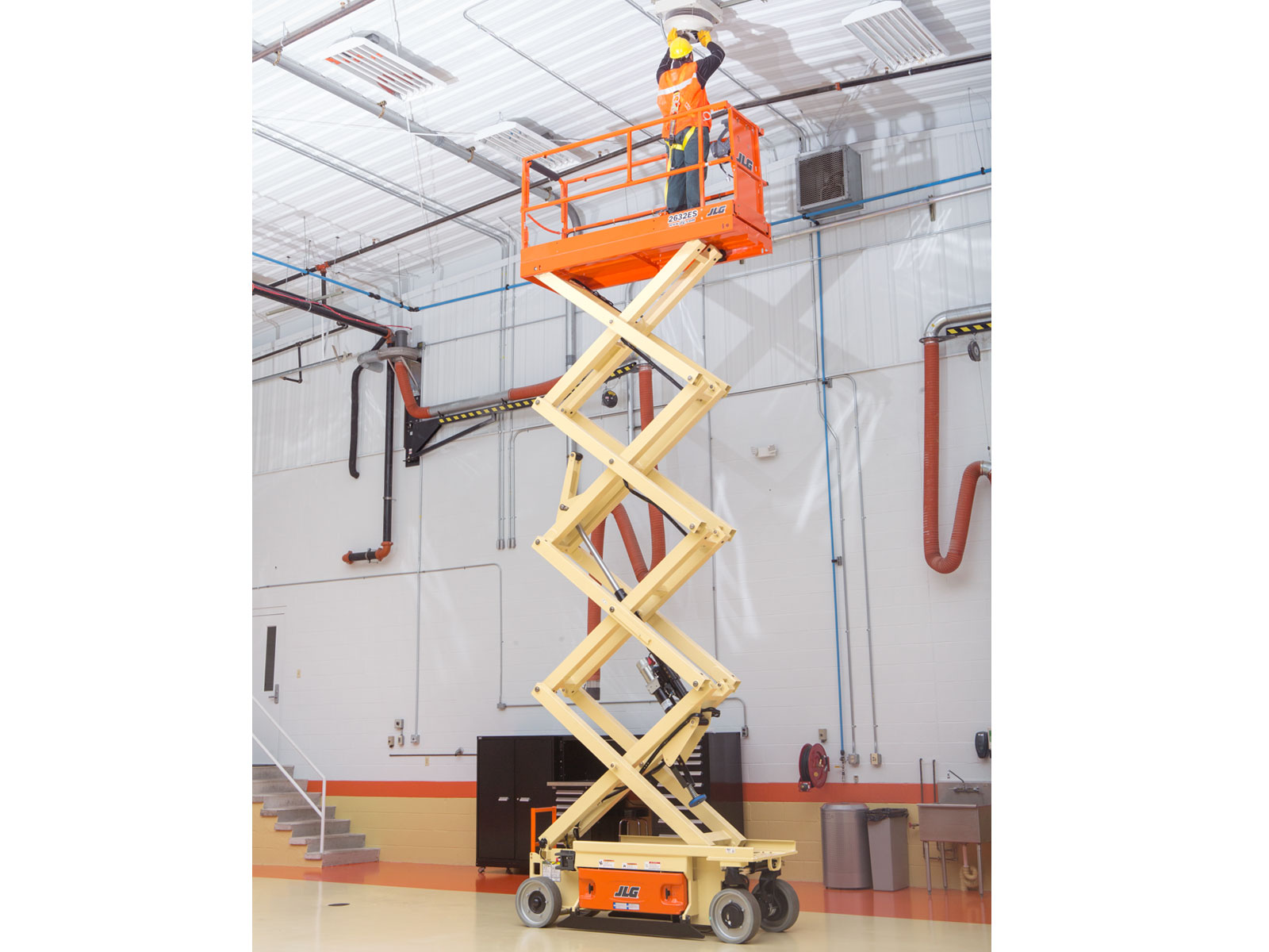 26ft scissor lift rental jlg 2632