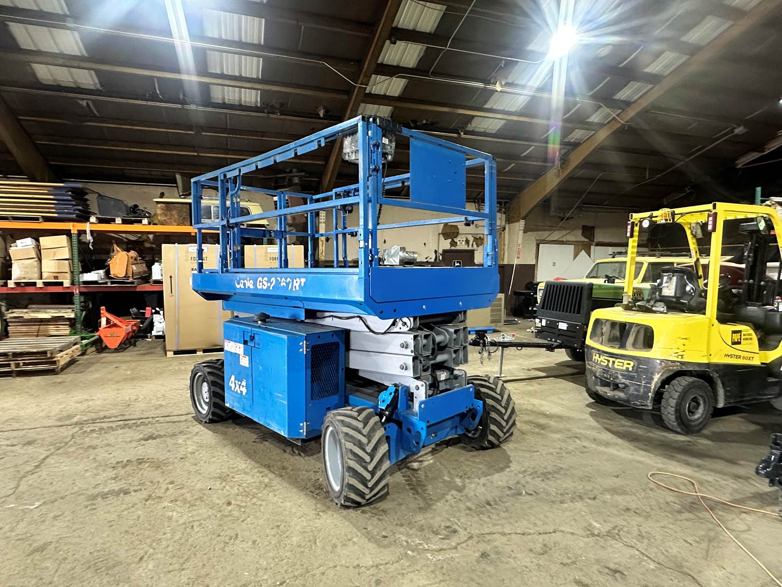 Man Lifts Genie GS 2669 RT 26ft scissor lift for rent