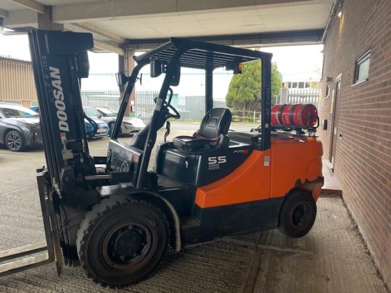 doosan g55c 5 12000 lbs 12k forklift rental