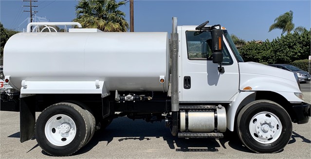 2,000 Gallon Water Truck International 4300