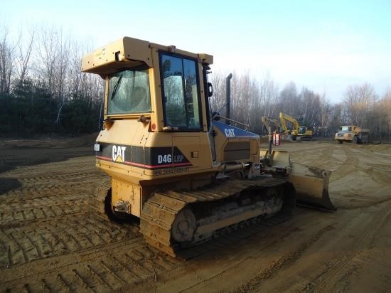 CAT D4G Dozer with angle blade and slopeboards