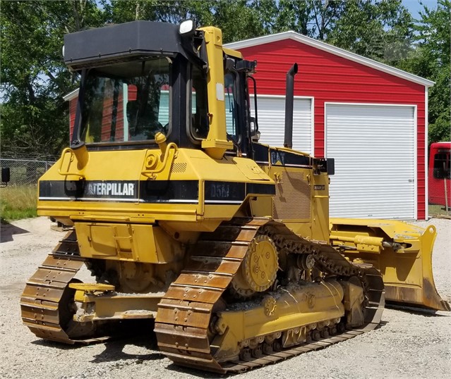 CAT D5M XL Bulldozer with and and slopes