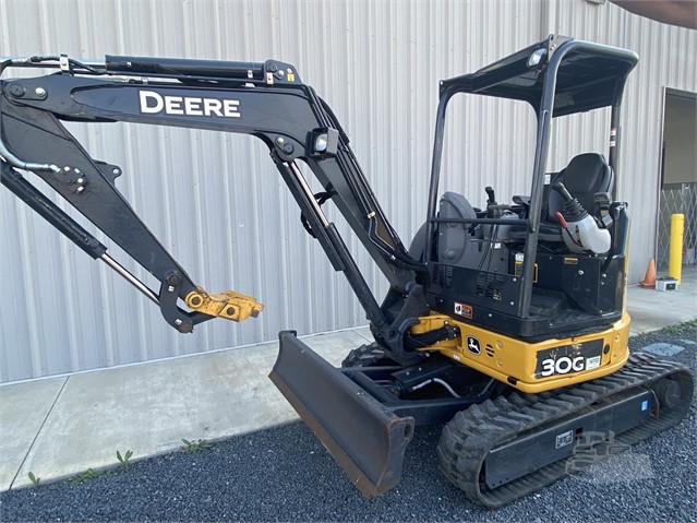 Deere 30G Mini Excavator Op Weight 12k Lbs