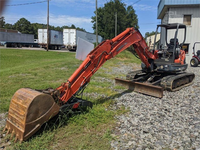 9,500 lbs Mini Excavator with breaker – rent it today