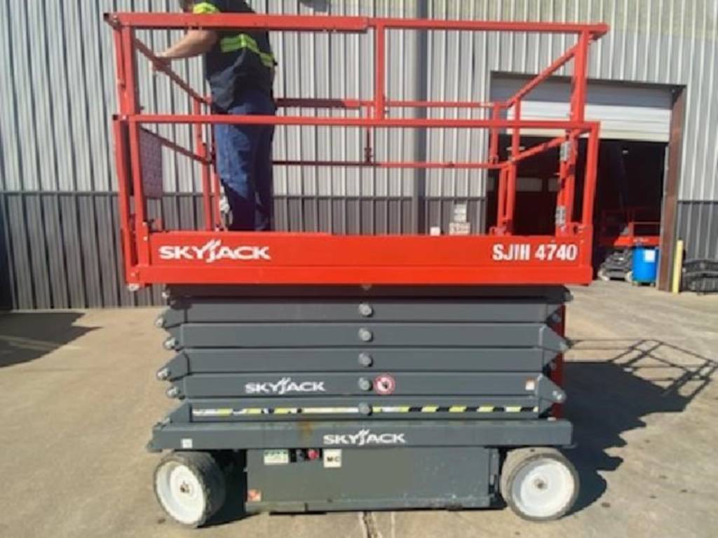 Skyjack SJIII4740 45ft Platform Scissor Lift