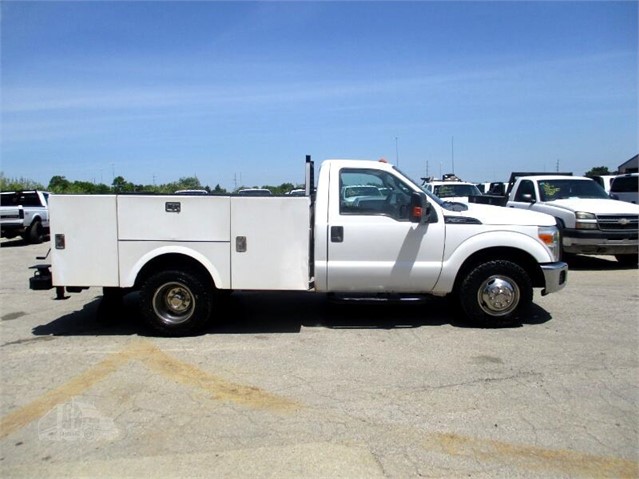 Ford F-350 Reg Cab XL Utility Service Truck