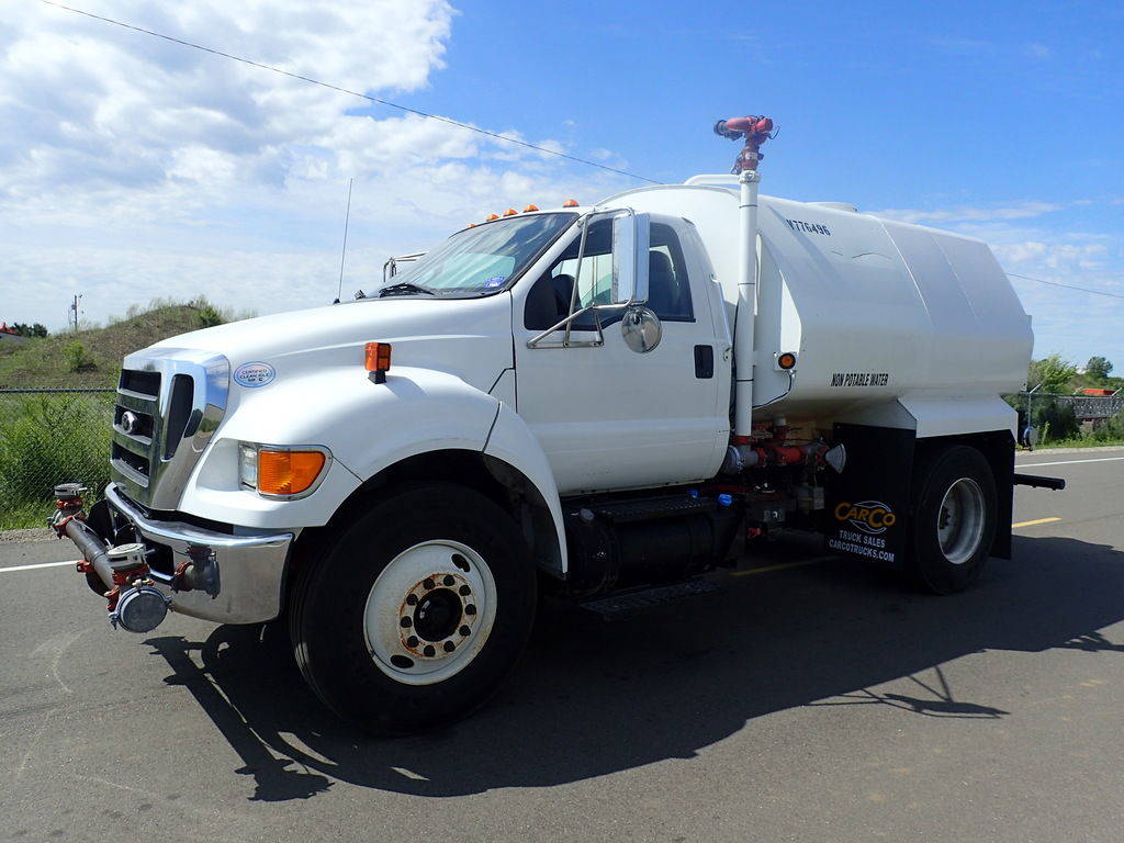 Ford F750 Super Duty 2.5k gallon Water Truck 6 Spray