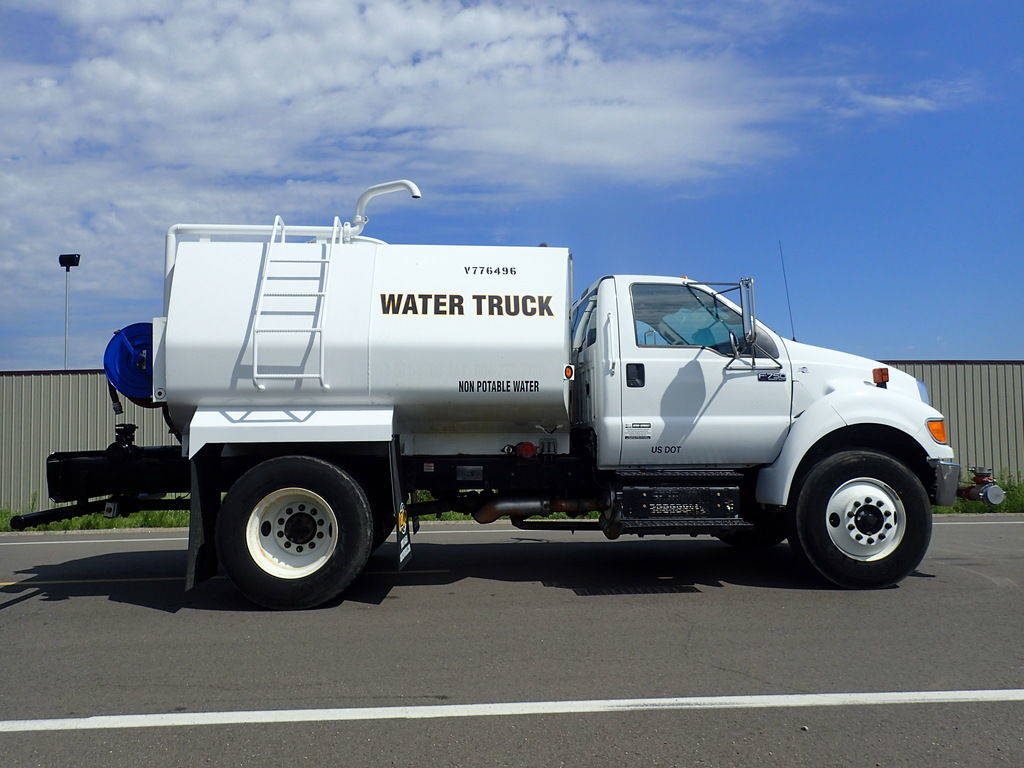 Ford F750 Super Duty 2.5k gallon Water Truck 6 Spray
