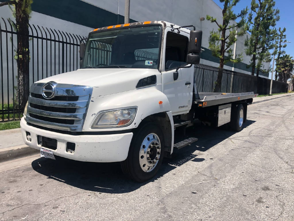 Hino 238 Rollback Tow Truck w/ New Tires