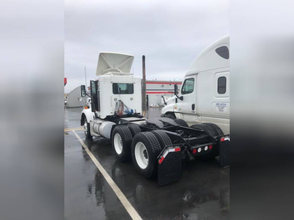 Kenworth T800 Conventional Day Cab Tandem Tractor