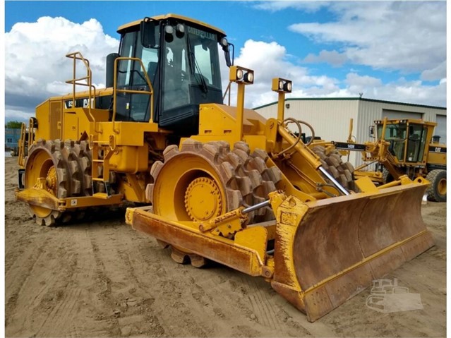 CAT 825H Padfoot Compaction Roller w/ straight blade